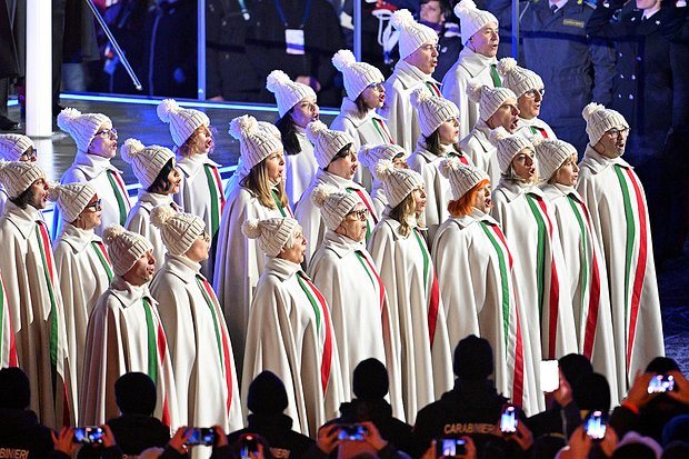 Танцующие кофеварки, декольте Марайи Кэри и путешествие во времени. Самые яркие кадры церемонии открытия зимней Олимпиады-2026