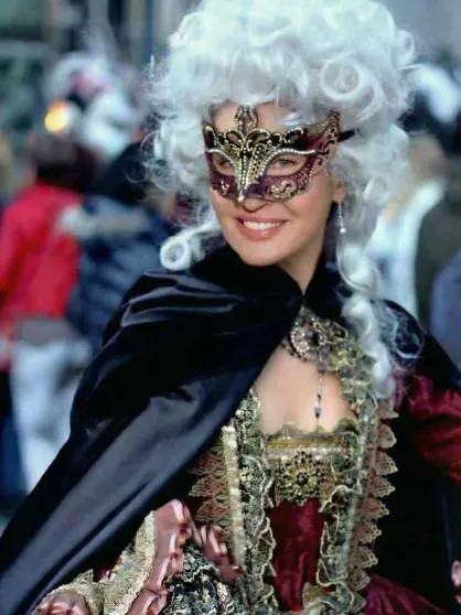 Карнавалы, Байкал и много бикини: как и где отдыхают Виктория Исакова, Юлия Вавилова, Аврора Киба и Надежда Оболенцева