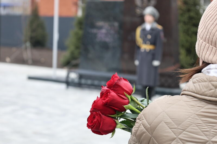 В Барнауле открыли первый в России памятник судебным приставам. Фото