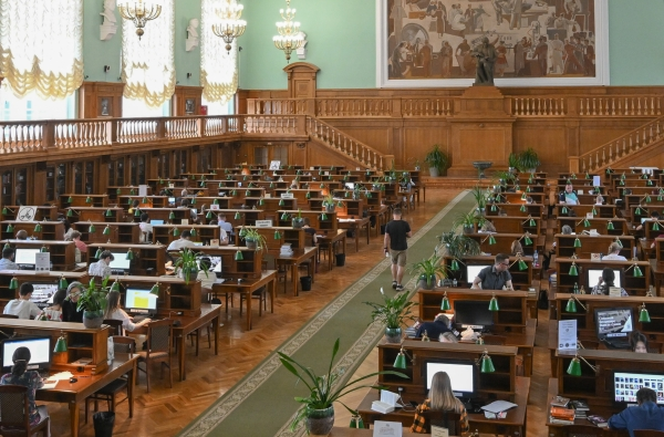 Метро, МГУ и Мосфильм: куда отправиться на экскурсию в Москве?