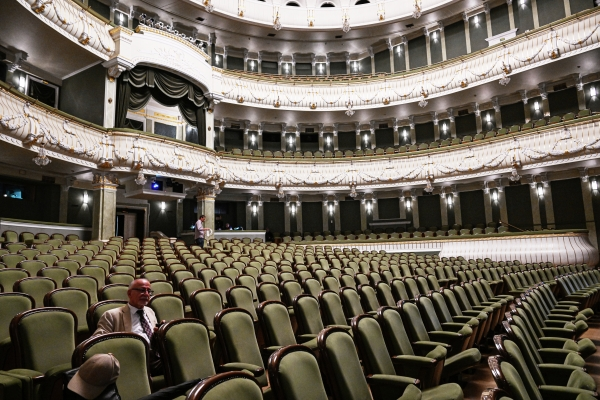 Метро, МГУ и Мосфильм: куда отправиться на экскурсию в Москве?