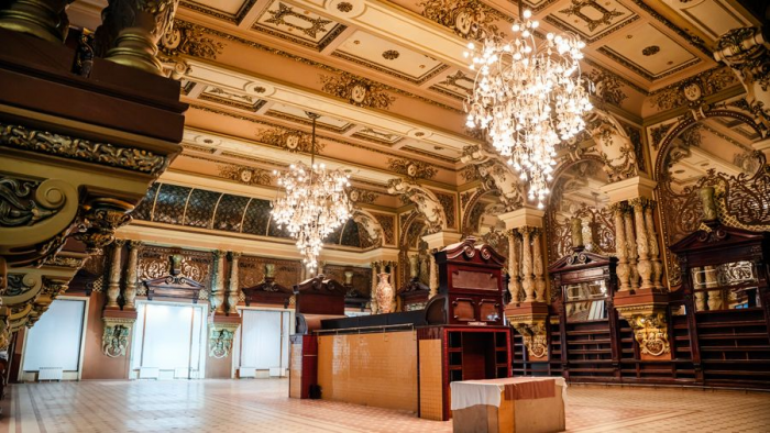 Cosmoscow: куратор из Африки, ренессанс фотографии и лиминальные пространства, или Как «Елисеевский» стал арт-салоном