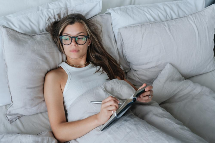 В какое время ложиться спать, чтобы утром чувствовать себя бодро: как найти свое «окно сна»