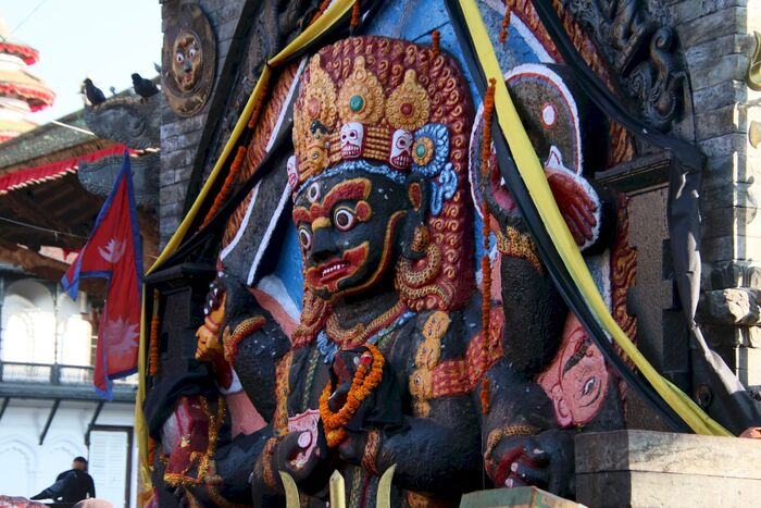 Но можем дать и по лицу, за родную Катманду!