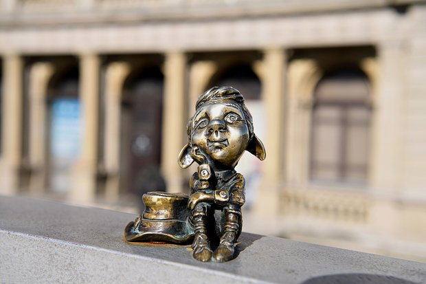 Хомлины, ангелы и грибы с глазами Российские туристы начали охоту за уникальными скульптурами. Где они их находят?