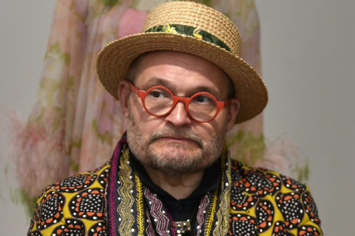 Уехал, но живет в замке: как историк моды Васильев обосновался во Франции