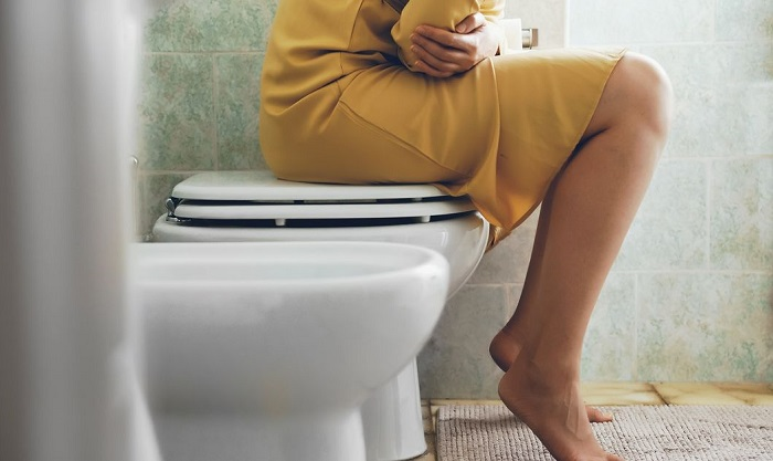 7 причин, почему в общественных туалетах дверь не достает до пола