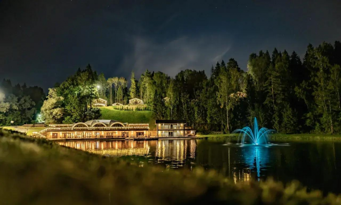 Куда поехать на майские праздники в Подмосковье: 7 проверенных парк-отелей с бассейнами