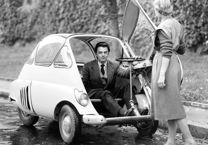 Гибрид холодильника и мотороллера: как неказистый Iso Isetta помог BMW не обанкротиться
