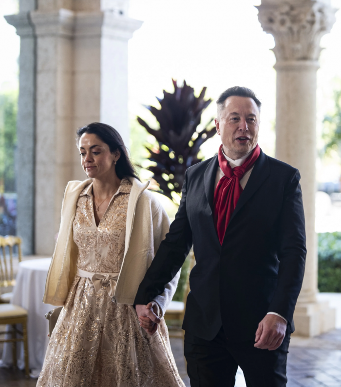 Илон Маск с девушкой и Дональд Трамп с детьми впервые вышли в свет после обнародования файлов Эпштейна