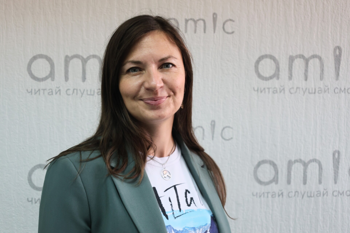 "Все думают, что я живу в горах". Как художница через картины исследует энергию Алтая