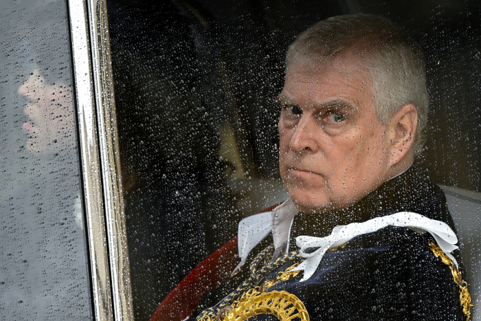 Британского принца лишили титула за изнасилование. Почему Карл III принял беспрецедентное решение и что теперь будет с монархией?