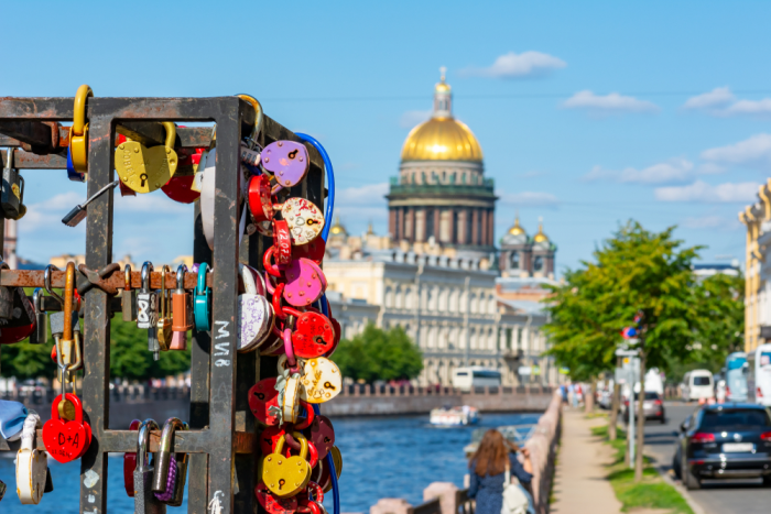 Поцелуев мост в Санкт-Петербурге: где находится и чем известен