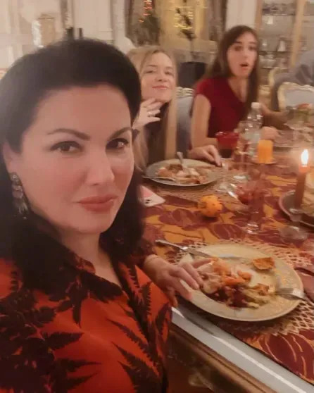 Как Дженнифер Лопес, Кристина Орбакайте, Илон Маск, Селена Гомес и Надежда Оболенцева отметили День Благодарения