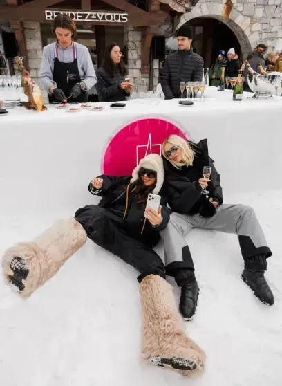 В Куршевеле сгорел отель с бутиком "Рандеву", где прошла скандальная вечеринка с российскими звёздами