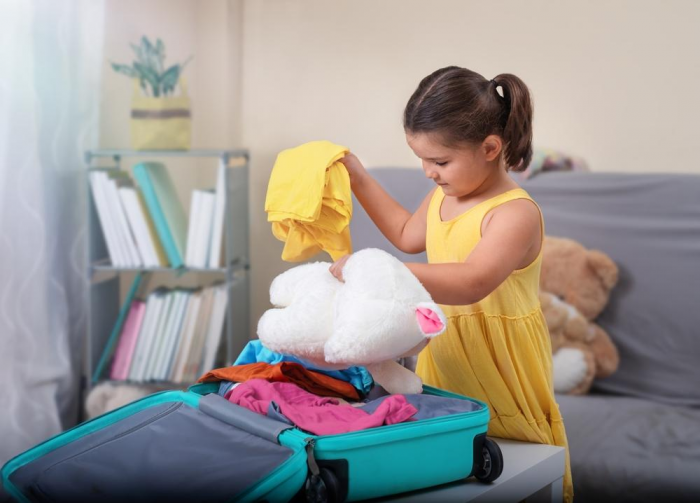 «Горячо-холодно», «Салон красоты» и «Доктор»: 10 ленивых игр для уставших родителей