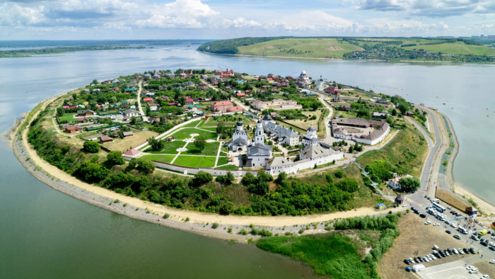 Пешком, на лодке или на осле: 9 мест, где нельзя ездить на машине