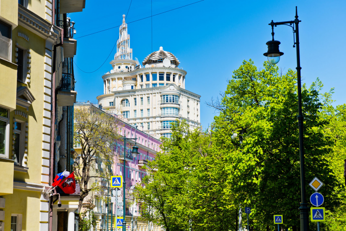 «Патриарх», «Дом-Яйцо», «Наутилус» и памятник Петру Первому — Елизавета Лихачева о «капиталистическом романтизме» Юрия Лужкова