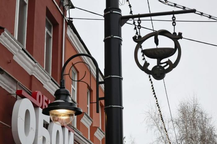 Барнаул сияет: на улице Льва Толстого завершается монтаж светового потолка