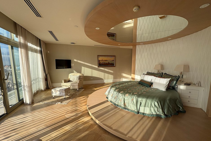 Постучись в его дверь. Как провести незабываемые выходные в турецком городе, который заменил россиянам Париж и Дубай