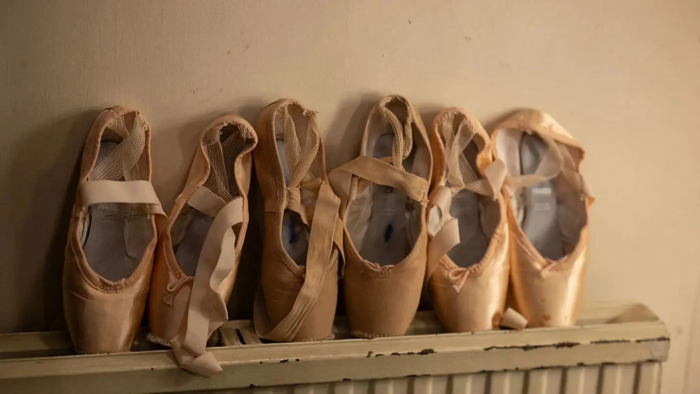 Почему люди пьют из обуви: от пуантов до гоночных ботинок