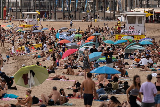 «Это сущий ад, пусть убираются домой». Почему европейцы возненавидели туристов и грозят им насилием?