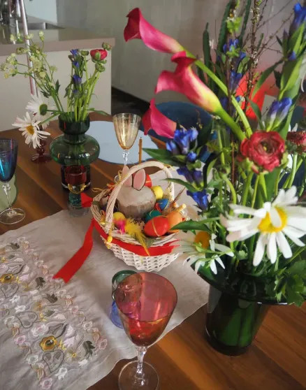 Корзины с цветами и фото из храма: как Виктория и Олег Шеляговы, Яна Рудковская, Татьяна Навка и другие звёзды отметили Пасху