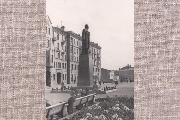 Памятник Владимиру Ленину на главной площади Иванова