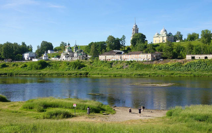 Куда поехать на майские: 5 мест, где российская природа удивляет не хуже зарубежных курортов