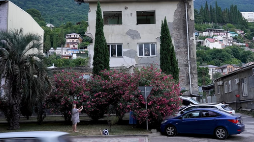 «Русские дышать не дают!»: абхазцы вышли из себя из-за перевода всех гостиниц Абхазии на стандарты России