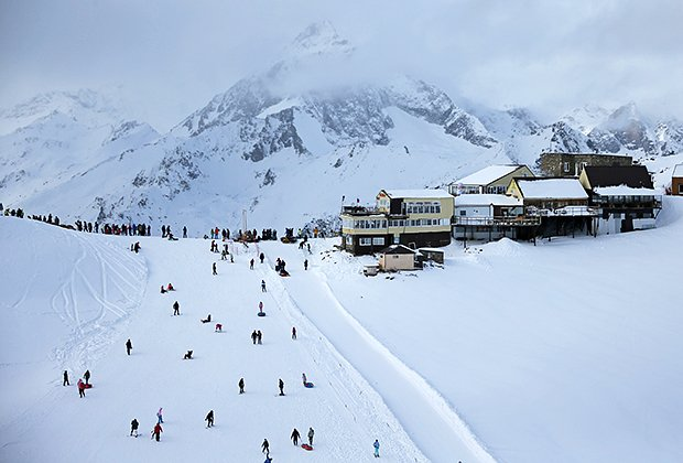 Отдых на горнолыжном курорте Домбай. Как добраться и что посмотреть в 2026 году