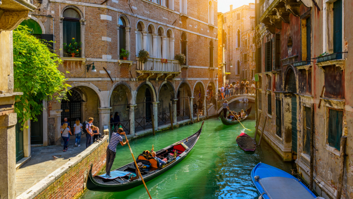 Пешком, на лодке или на осле: 9 мест, где нельзя ездить на машине