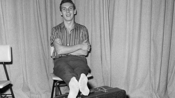 Как отчаявшийся парень преодолел полмира в деревянном ящике, чтобы вернуться домой