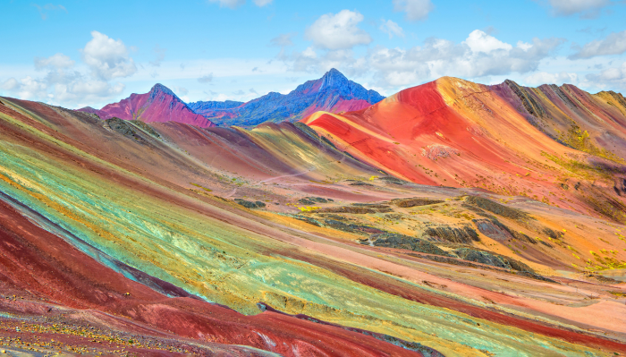 Радуга в камне: откуда берутся разноцветные горы