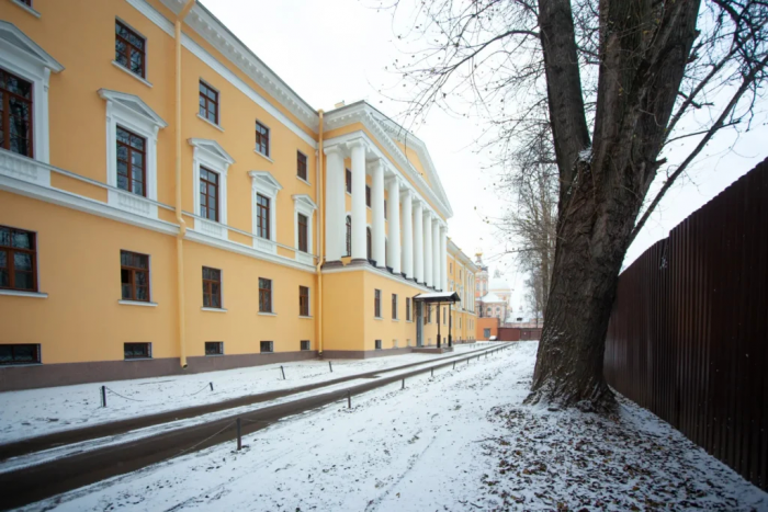 Ангелы вернутся на Главное здание Петербургской духовной академии