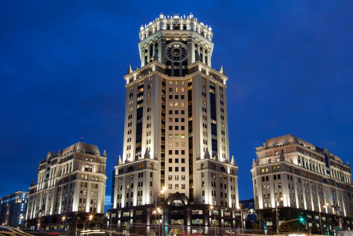 «Патриарх», «Дом-Яйцо», «Наутилус» и памятник Петру Первому — Елизавета Лихачева о «капиталистическом романтизме» Юрия Лужкова