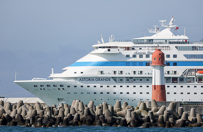 Круизный лайнер из России не пустили в порт Стамбула