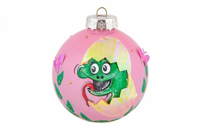 Тренд на уродливость дошел до новогодних игрушек в Петербурге