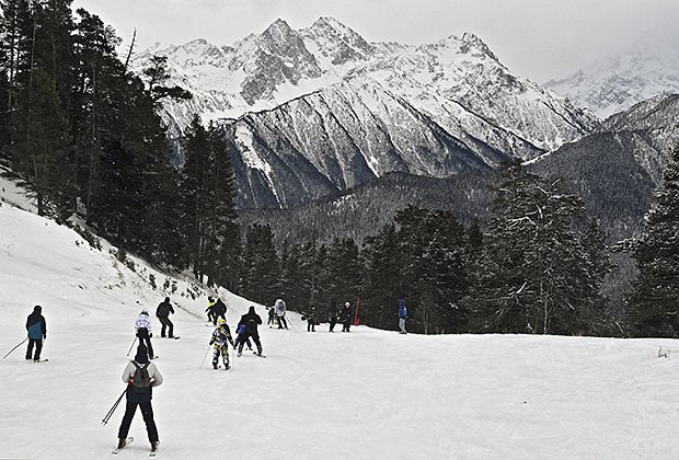 Отдых на горнолыжном курорте «Архыз» в Карачаево-Черкесии: цены в сезоне 2025-2026, трассы, как добраться