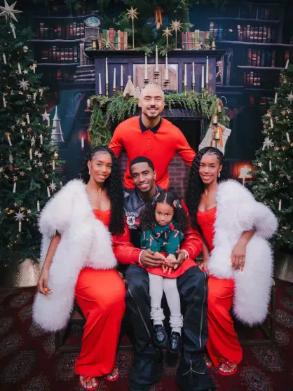 Париж, дети и нарядные ёлки: как Селена Гомес, Виктория Лопырёва, Иванка Трамп, Виктория Манасир и Софья Таюрская отметили католическое Рождество