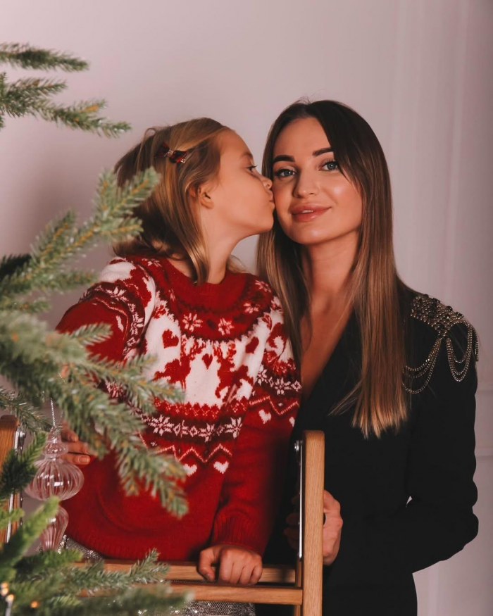 Блогер Юлия Бурцева скончалась во время пластики в московской клинике: в Италии у нее осталась 9-летняя дочь