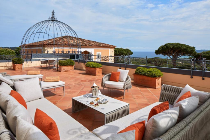 Белый мрамор и терраса с джакузи от 3000 евро в сутки: как выглядит отель, в котором снимут 4-й сезон «Белого лотоса»