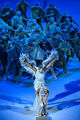 Танцующие кофеварки, декольте Марайи Кэри и путешествие во времени. Самые яркие кадры церемонии открытия зимней Олимпиады-2026