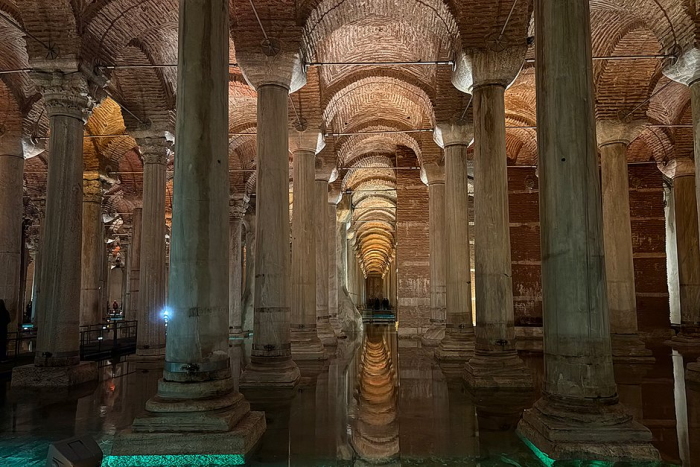 Постучись в его дверь. Как провести незабываемые выходные в турецком городе, который заменил россиянам Париж и Дубай