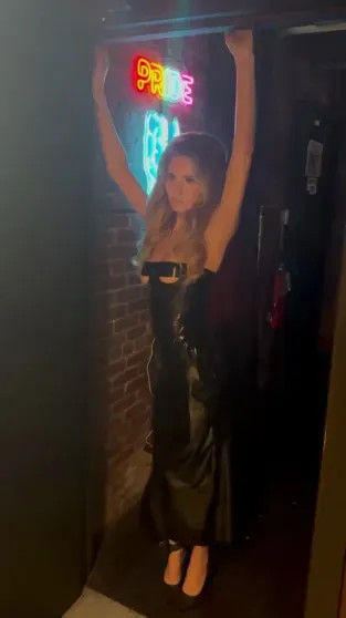 "Русская мошенница" Анна Делви снялась для ... в образе доминатрикс