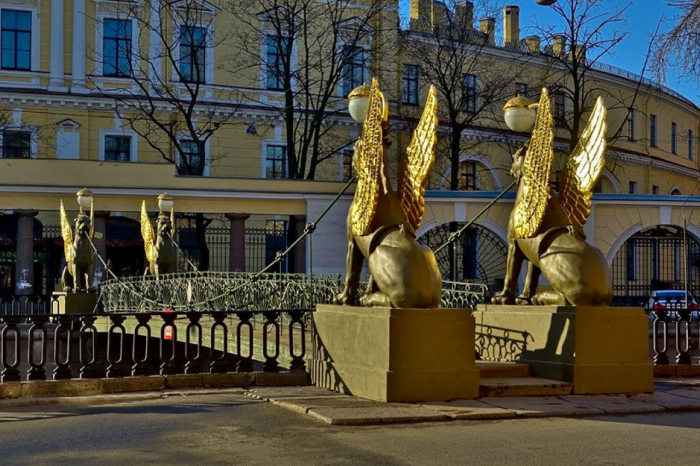 Банковский мост вошел в топ-10 мест России, где можно загадать желание