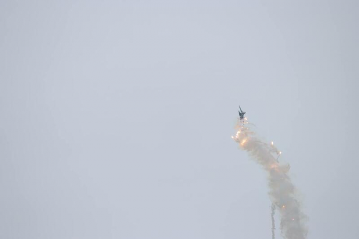 Рев моторов и искры в небе. "Русские витязи" показали грандиозное авиашоу над Обью