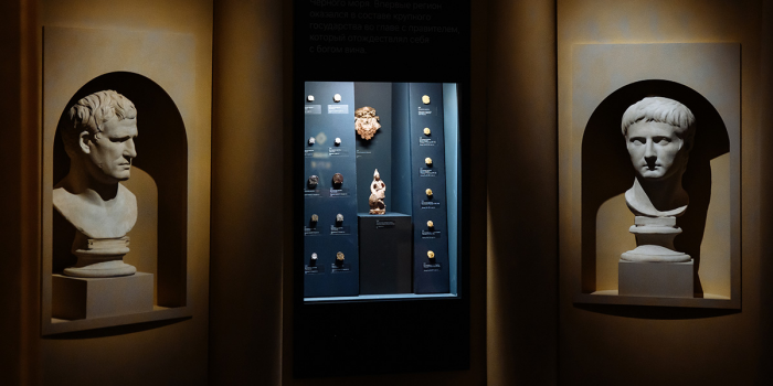 Куратор Александр Бутягин — о выставке «Боги, цари и варвары. Монеты Боспорского царства»