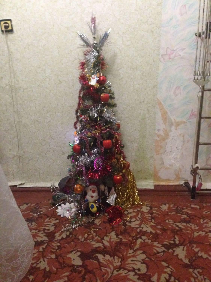 Как выглядели домашние новогодние елки в России 1990-х годов (ностальгическая и местами смешная фотоподборка)