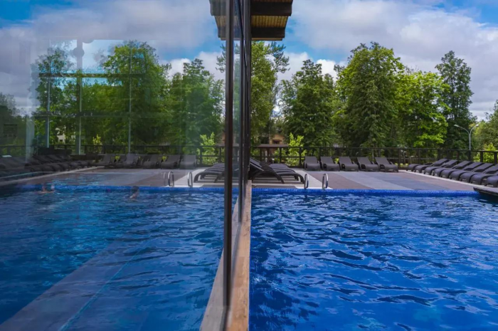 Куда поехать на майские праздники в Подмосковье: 7 проверенных парк-отелей с бассейнами